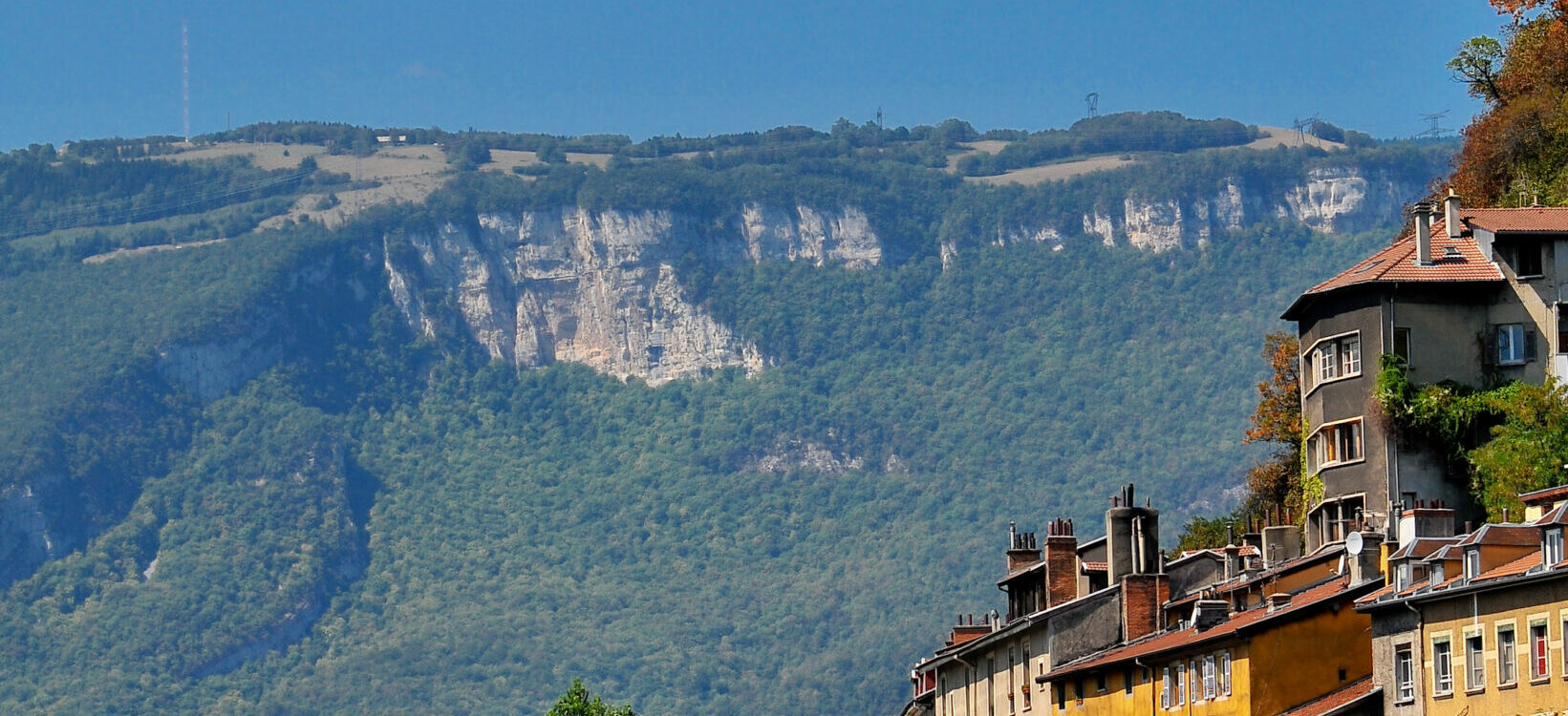 Vue de Grenoble et son téléférique