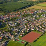 Vue du ciel du village de Montois la Montagne en Moselle