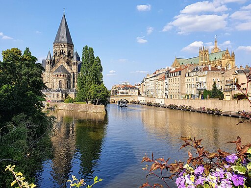 Metz_-Vue du Moyen-Pont sur le Temple Neuf et la cathédrale