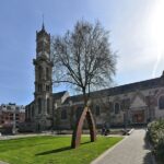 Vue de l'église Saint Géry depuis le square Watteau à Valenciennes