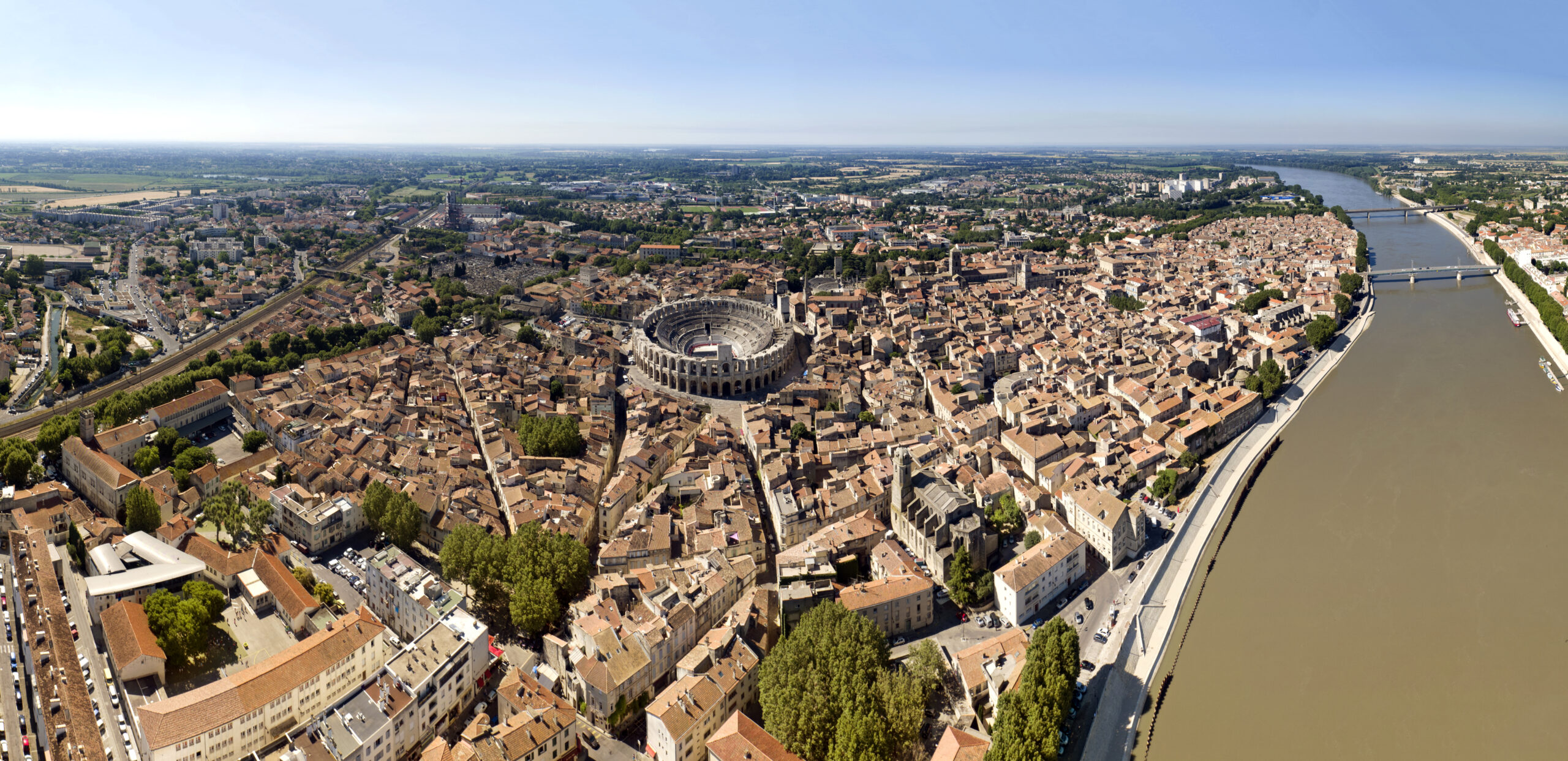 Vue aérienne des arènes d'Arles