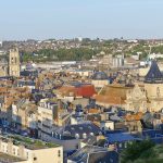 Centre historique de Dieppe vu du château en soirée