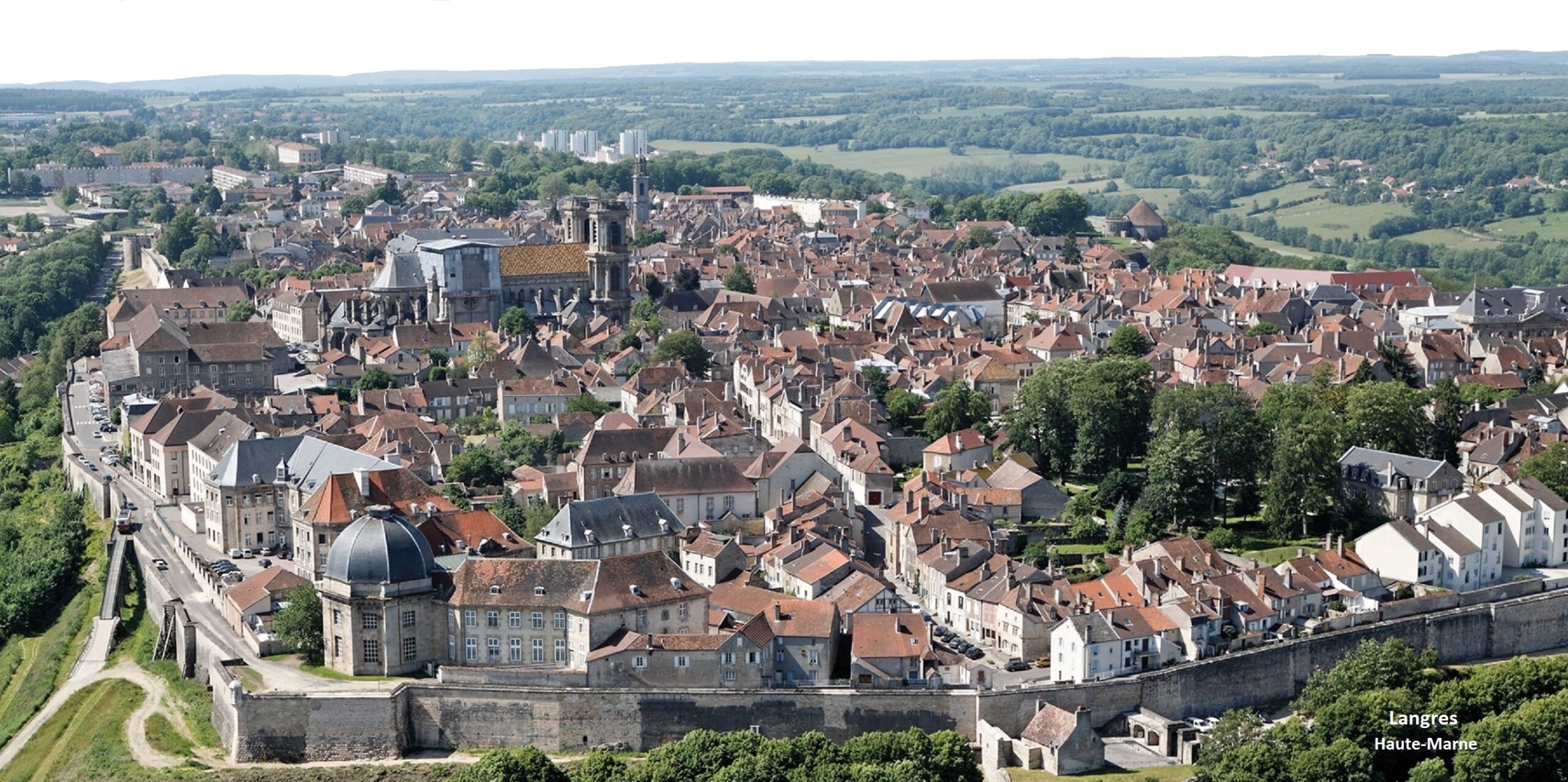 Vue aérienne de Langres en Haute-Marne et sa citadelle