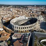 Vue aérienne de Nîmes et de son amphithéâtre romain