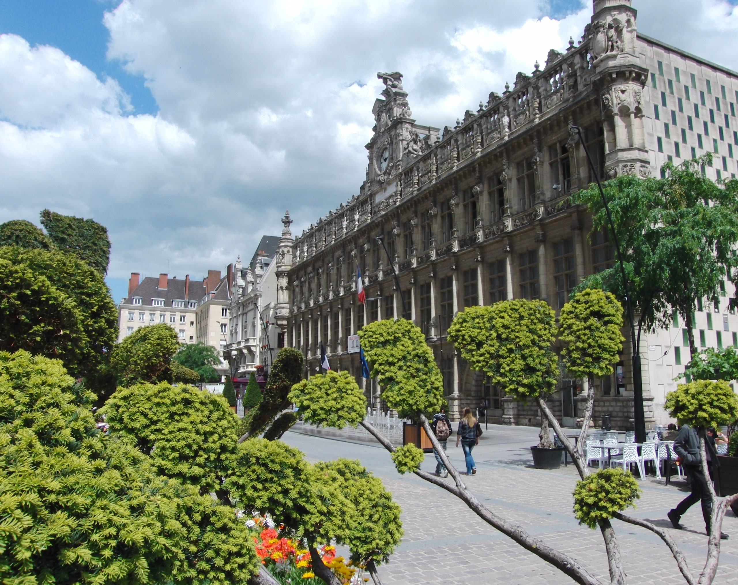 Chemins de la forme Valenciennes