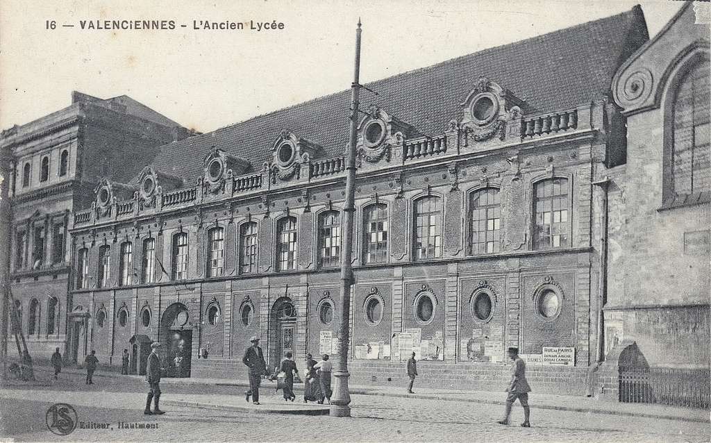 Objets authentiques reconstruction mémoire collective Valenciennes