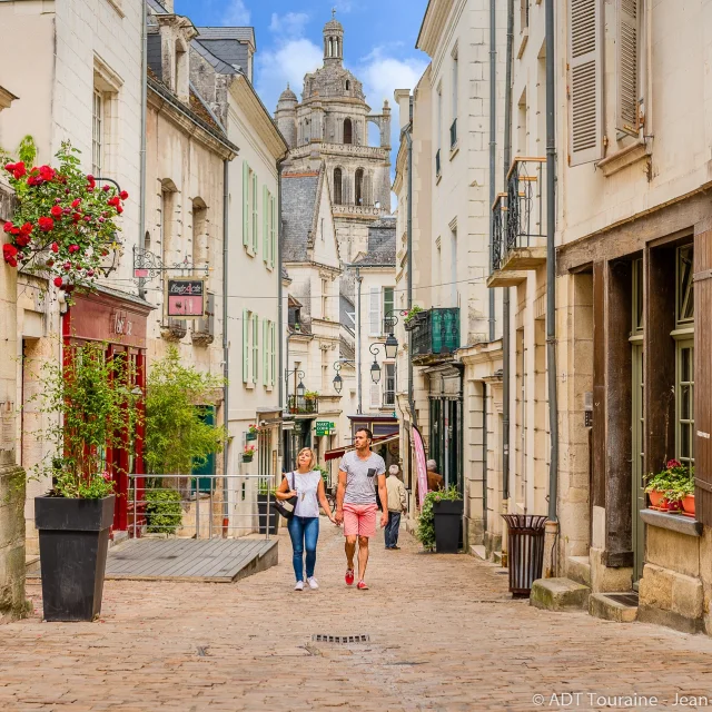 démonstration de sciage et menuiserie locale