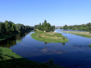 Loire a Tours cote est depuis Pont Wilson en soiree juin 2023 3
