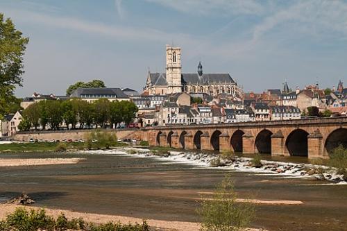 Nevers-Pont sur la Loire-Cathedrale Saint Cyr et Sainte Julitte-20160502